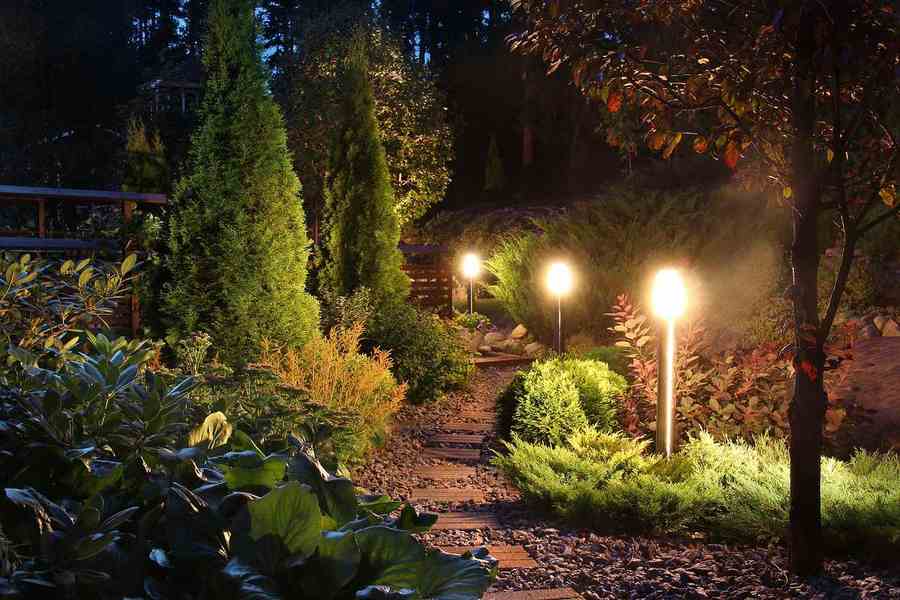 Beleuchtung von Gärten Parks und Firmengrün durch Offer Galabau in Verden